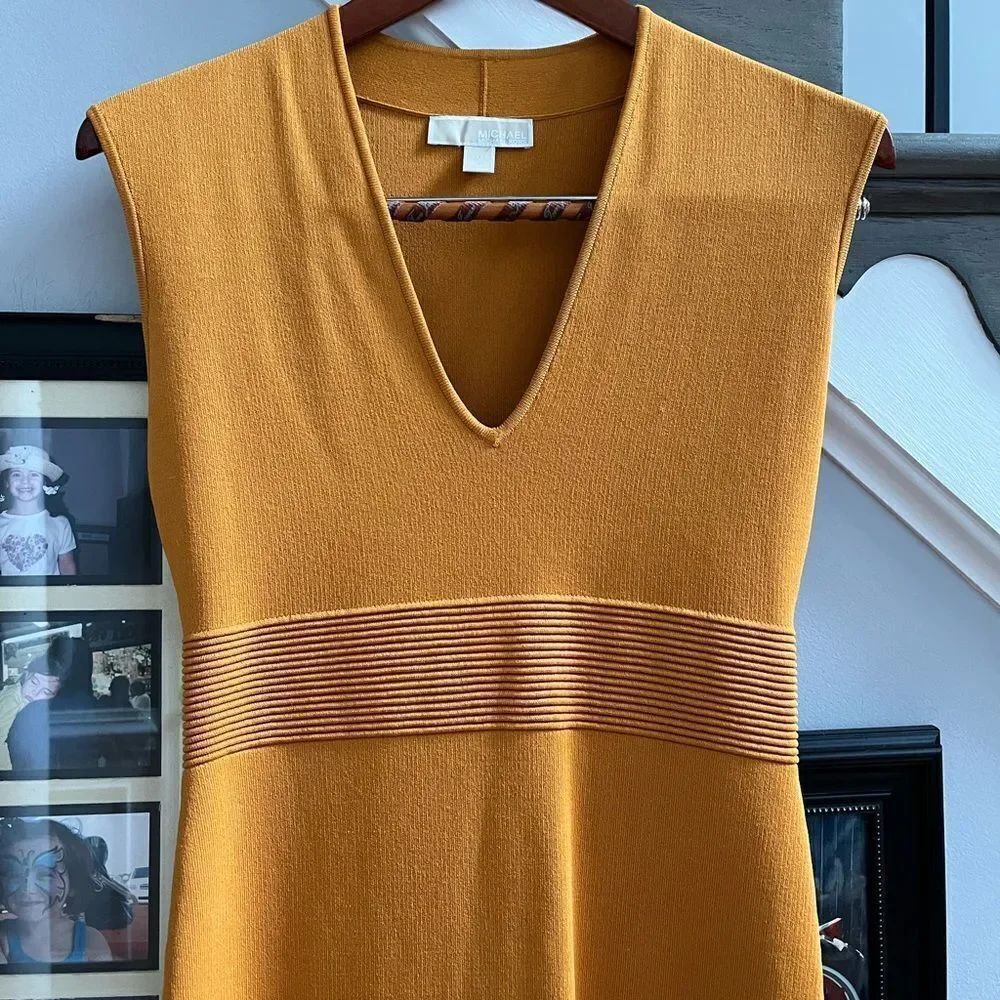 Michael Kors Dark Mustard V-Neck Body Con Dress sz M